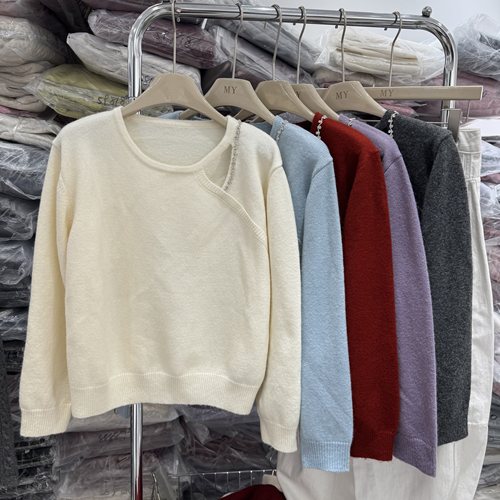 温柔风设计感镂空挂脖钉珠针织打底衫女冬季款毛衣洋气上衣26065