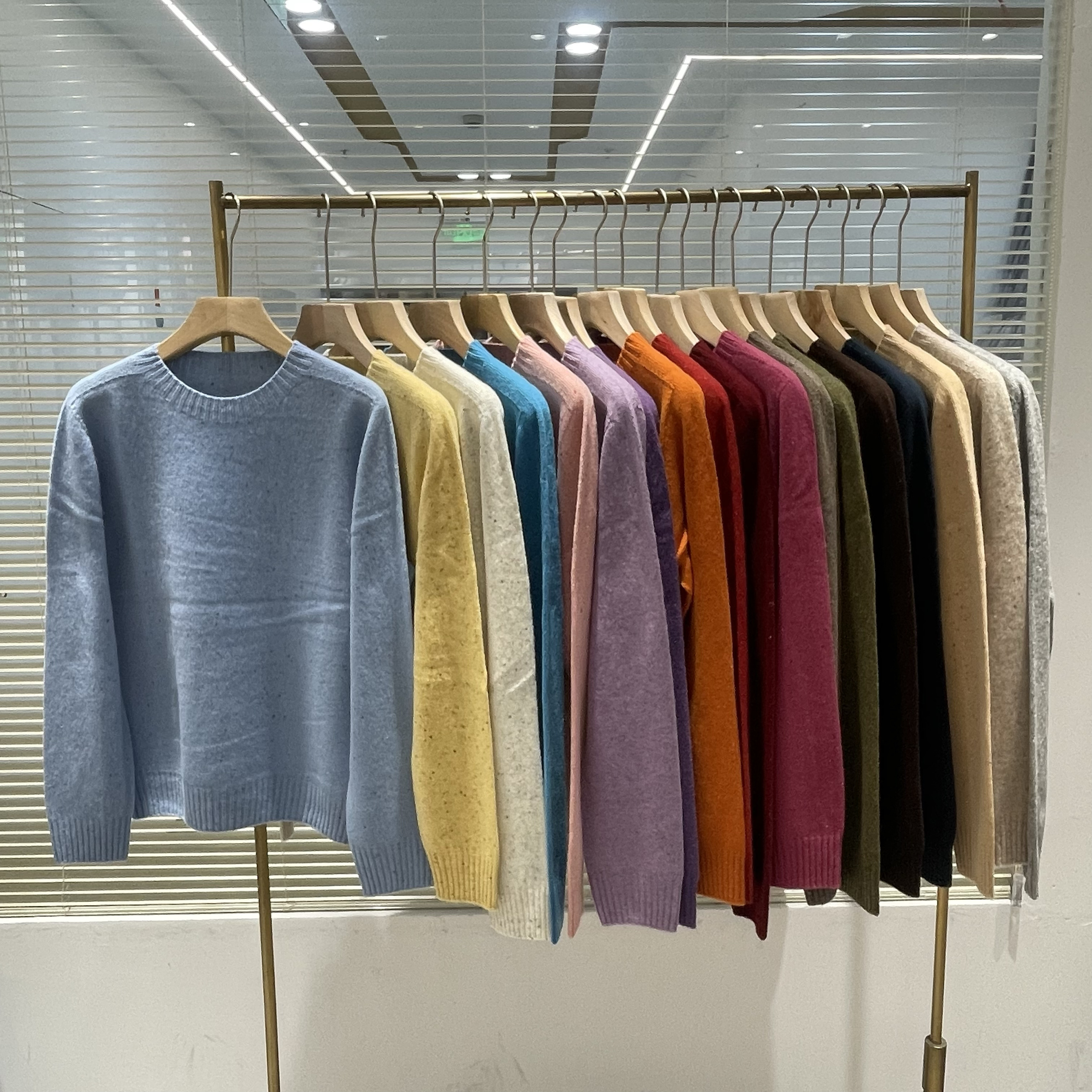 全羊毛11-202无缝圆领点子针织衫宽松简约基础款套头长袖羊毛衫女