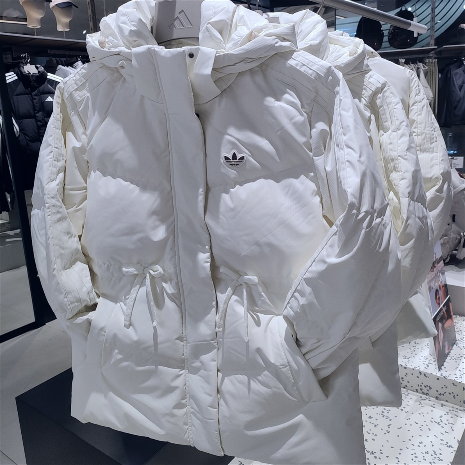 Adidas三叶草 女子运动休闲潮流蝴蝶结中长款羽绒服外套 KF3685