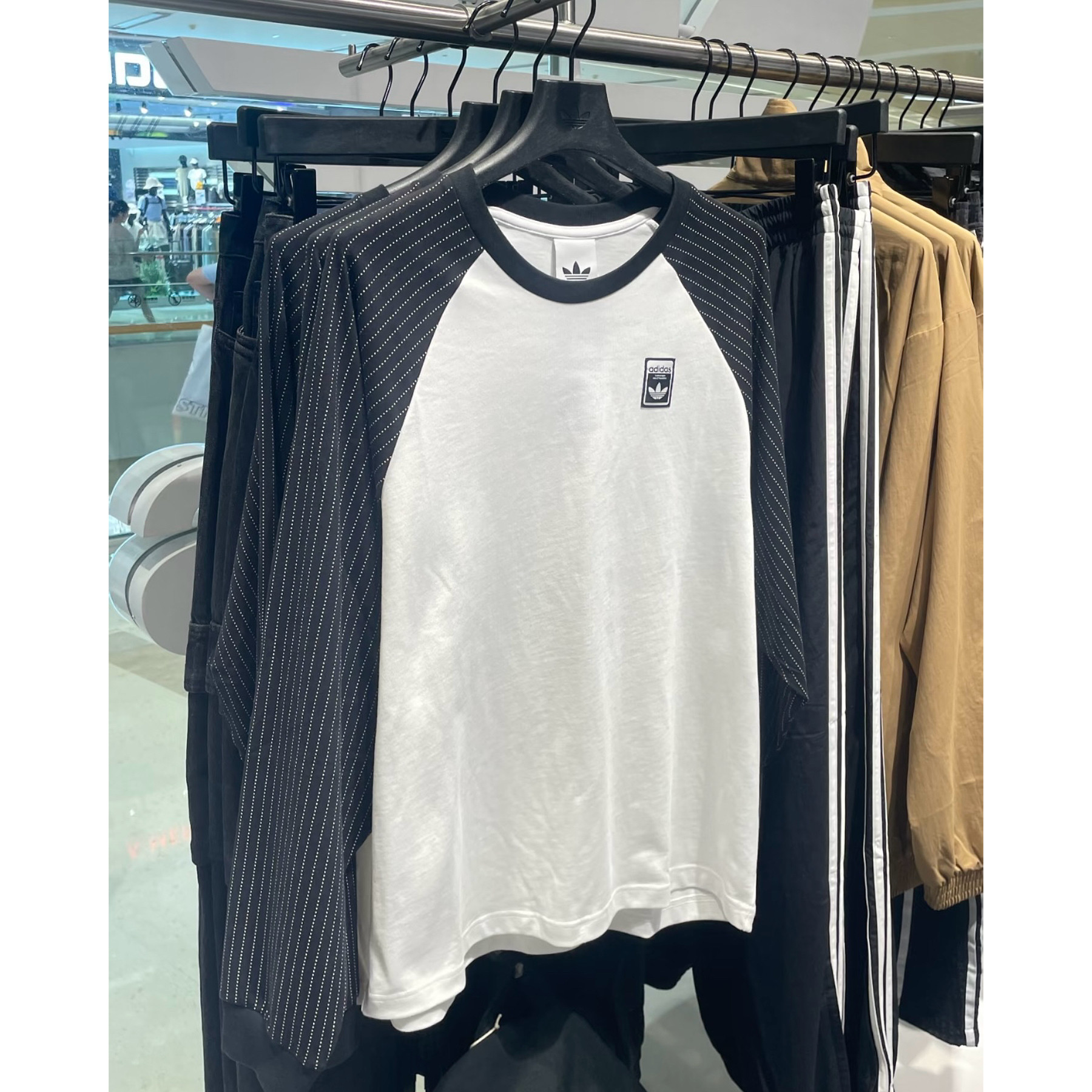 Adidas三叶草 男子运动休闲潮流复古拼接刺绣宽松长袖T恤 KD1854