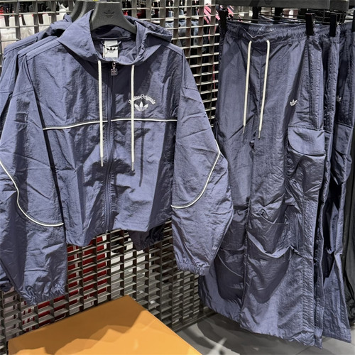 Adidas三叶草 女子运动休闲潮流刺绣夹克外套长裤 KT3055 KT3058