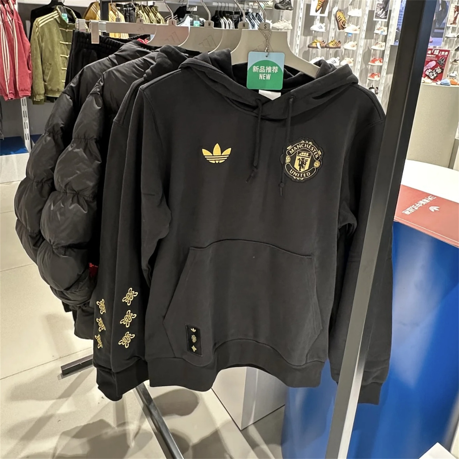 Adidas三叶草 曼联中国新年运动足球连帽卫衣长裤 JM5565 JM5566