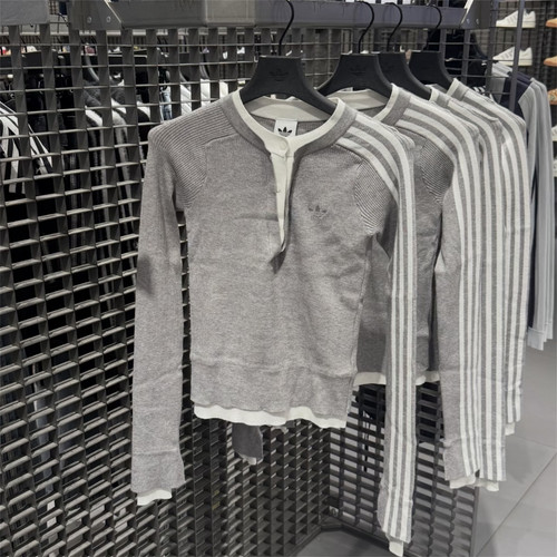 Adidas三叶草 女子运动休闲潮流刺绣假两件针织衫长袖T恤 LH2670