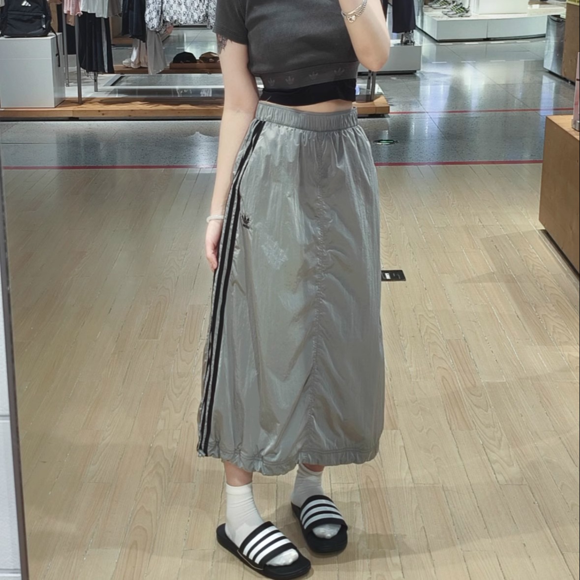 Adidas三叶草 女子运动休闲潮流梭织宽松半身裙 JD2581 JD2582