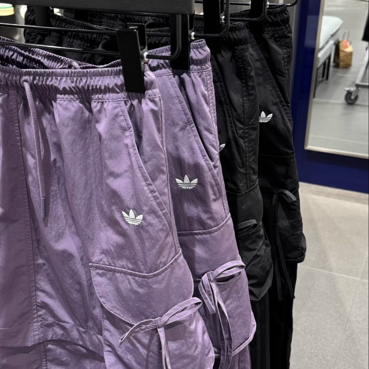 Adidas三叶草 女子运动休闲潮流蝴蝶结宽松半身裙 KB8962 KB8963