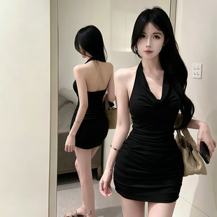 纯欲性感挂脖荡领露背无袖连衣裙女辣妹风收腰显瘦包臀短裙披肩