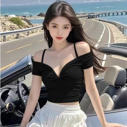 辣妹短袖t恤女2026新款夏季爆款性感独特绝美短款吊带一字肩上衣