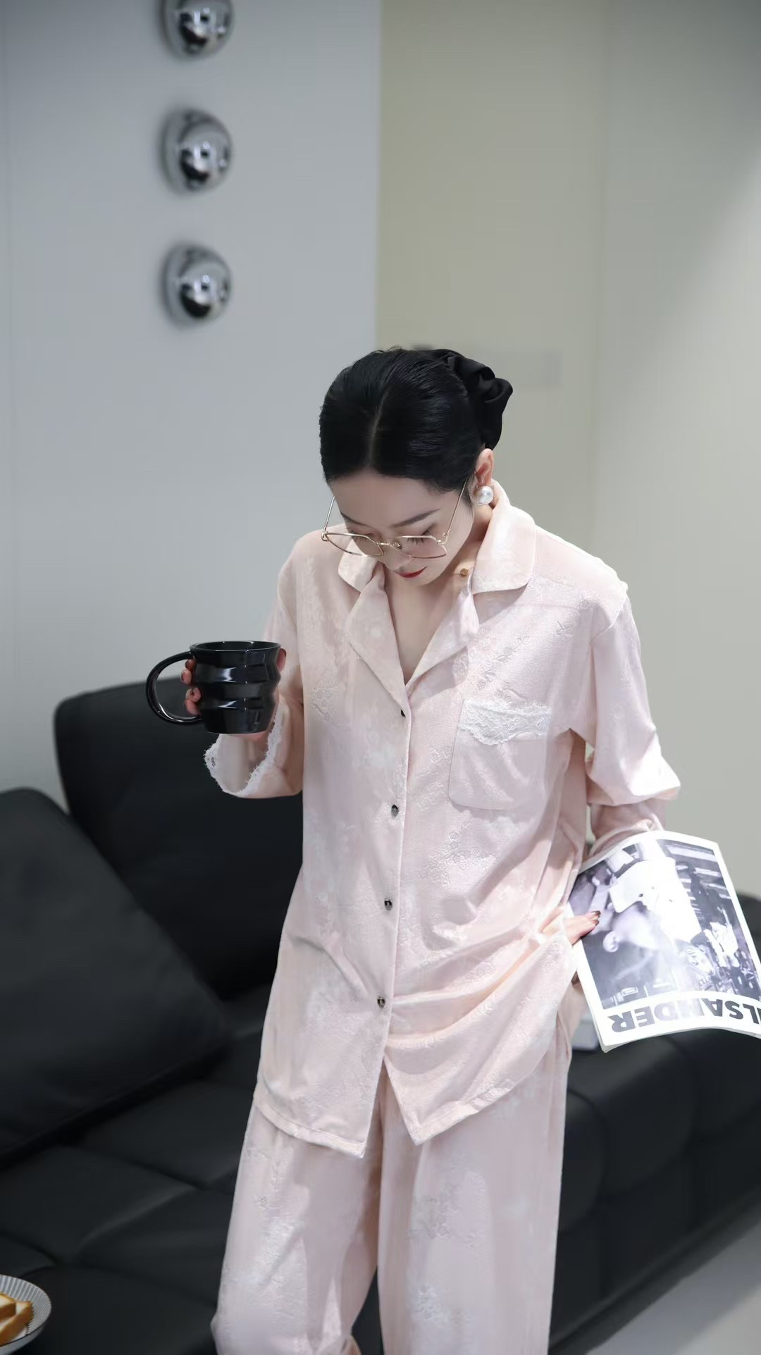 奢拉2025秋冬新款女人味粉色金丝绒蕾丝花边甜美睡衣家居服套装
