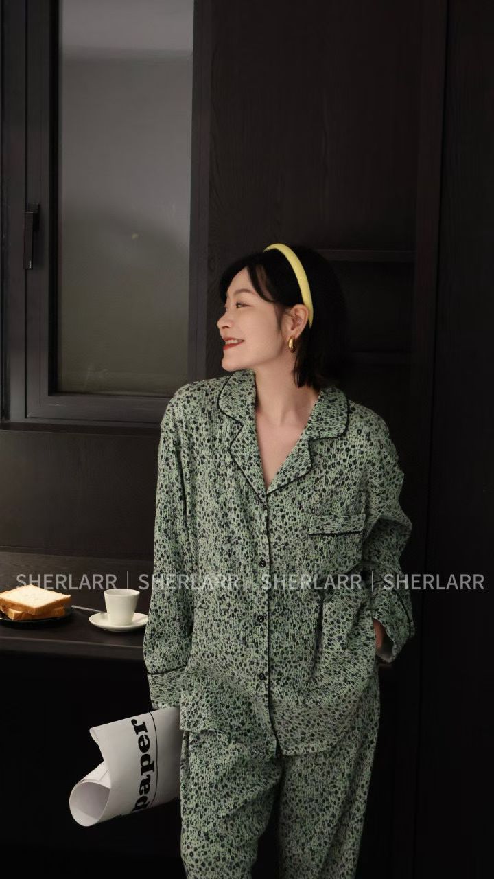 奢拉2025新款金丝绒压褶睡衣女秋冬长袖长裤家居服套装女人味2件