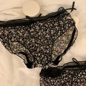 蝴蝶结柔软舒适低腰女生内裤纯欲性感蕾丝花边黑色碎花薄款透气款