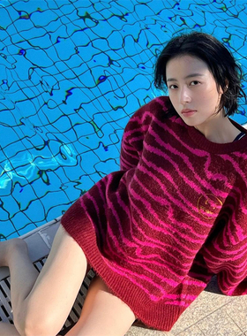 Drew猪窝红色过年喜庆波浪条纹圆领套头长袖宽松休闲马海毛衣男女