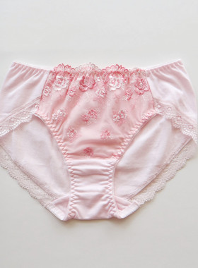 纯色甜美蕾丝刺绣棉质女士内裤包臀蕾丝边中腰三角裤 N211