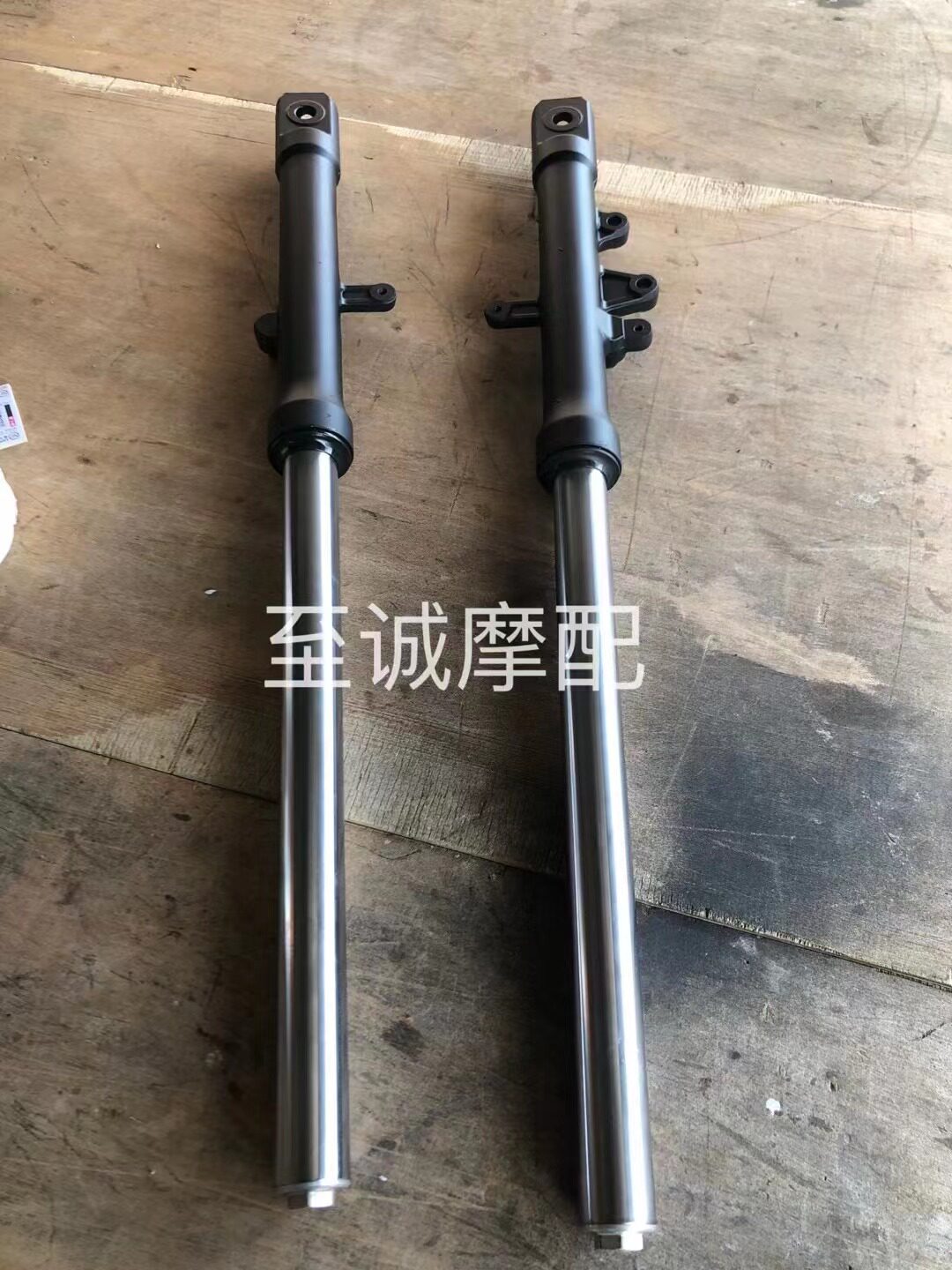 原装雅马哈摩托车减震前叉