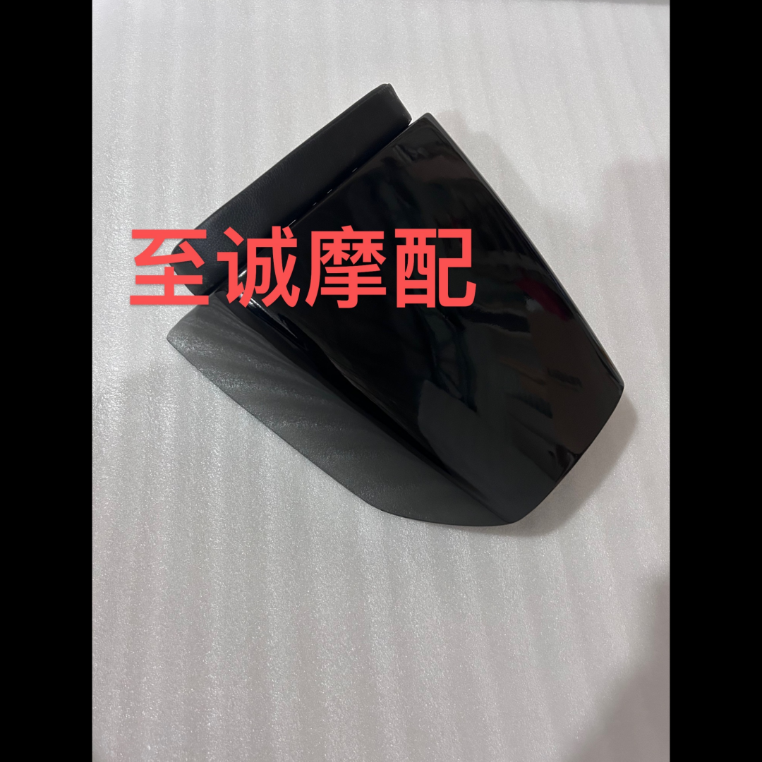 适用于铃木RG500 RG400 1984-85-86-87年 后驼峰 塑料后盖 后尾盖