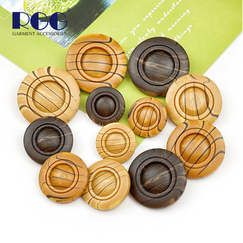 圆形树脂仿木纹纽扣女羊绒外套