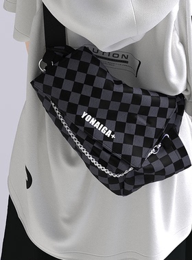 YONAIGA+原创ins斜挎胸包男2024新款帆布背包链条女腰包饺子包包