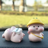 树脂汽车摆件可爱男女love小猪车载装 饰用品 饰猪年车上情侣车内装