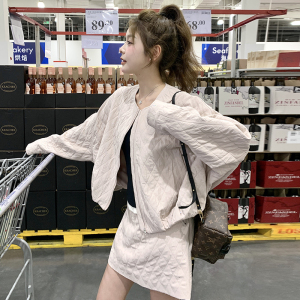 韩系高级感穿搭酷飒拽姐米杏色棒球服外套半身裙独特超好看图片