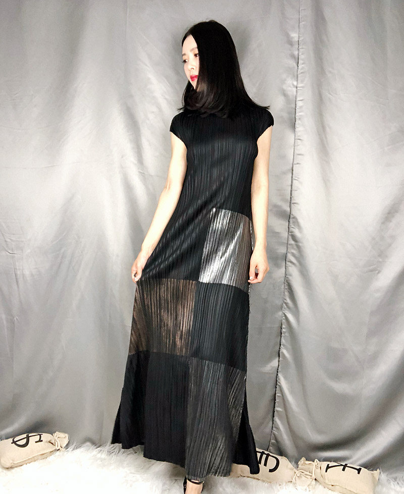 2020夏新品三宅无袖烫金连衣裙褶皱一生长裙显瘦气质大码女装礼服