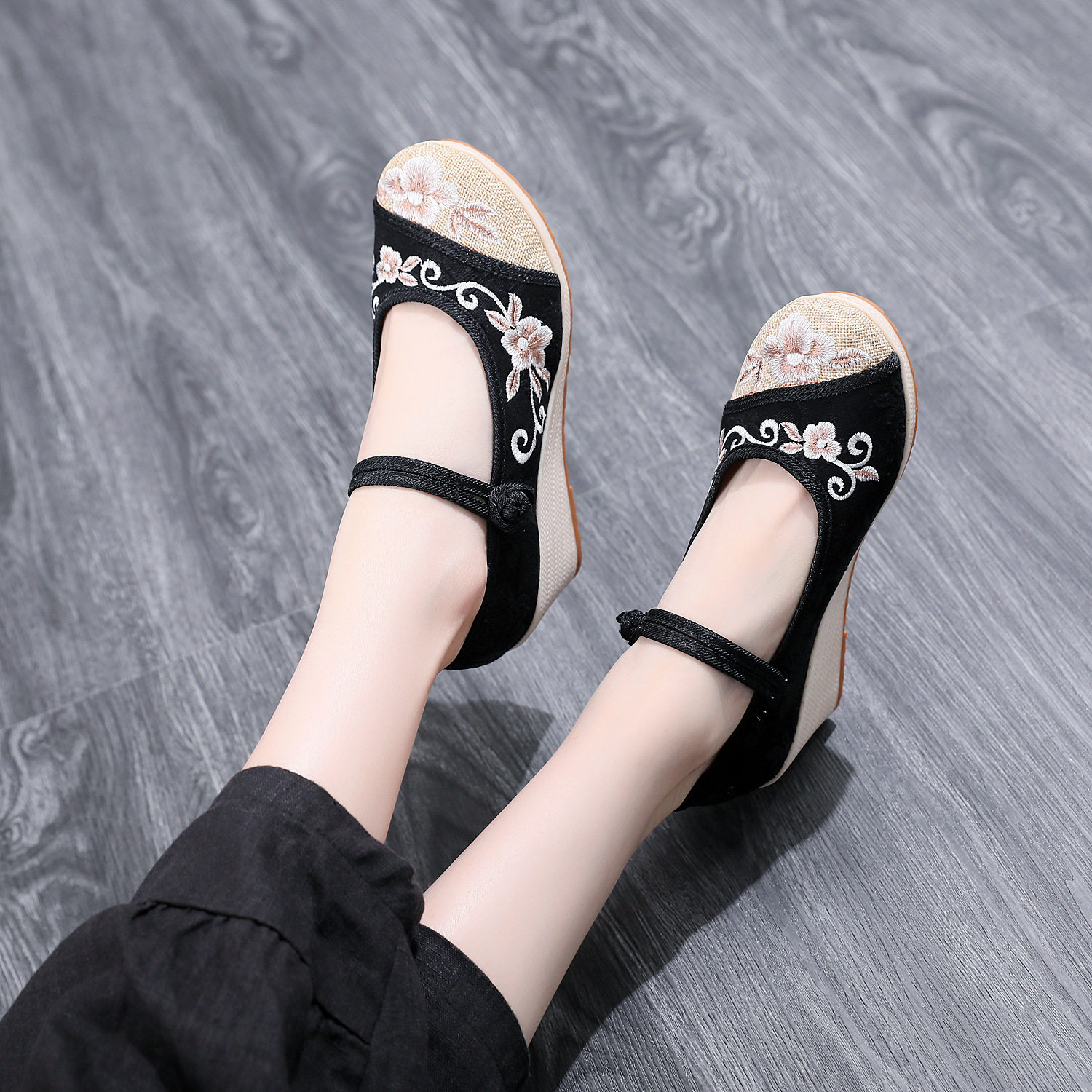 2019春夏秋新款女鞋 坡跟老北京布鞋民族风提花棉鞋 汉服绣花鞋女