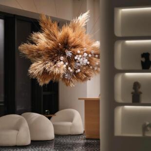 悬挂吊挂麦秆艺术装置室内空间美陈设计创意酒店大堂干花悬浮吊饰