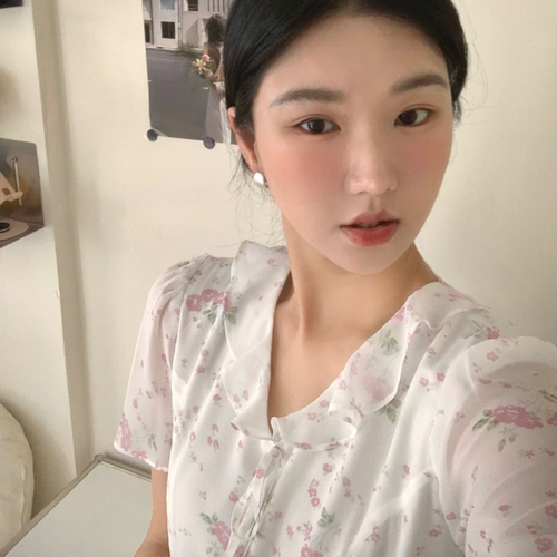 洋葱家~2026年夏季新款喇叭袖短袖花色绝美连衣裙纸片人