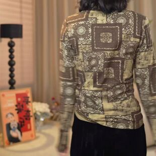 新款减龄复古女士显瘦T恤秋季时尚宽松气质长袖印花百搭打底上衣