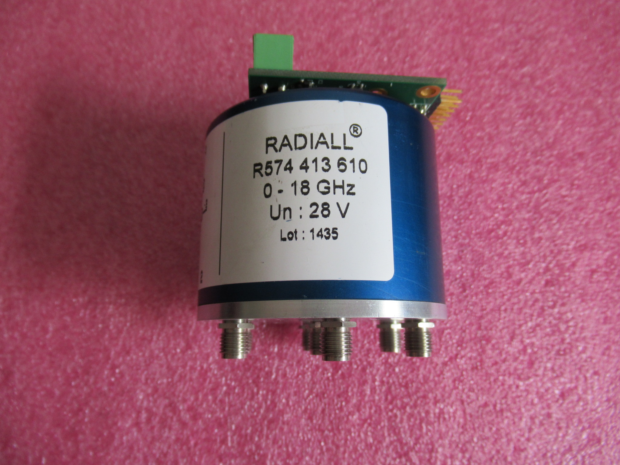 RadiallDC-18GHz28V同轴开关