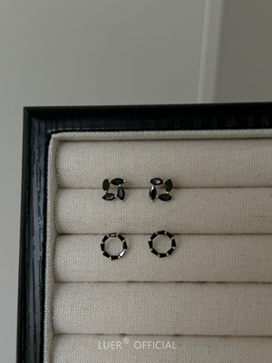 回馈!清冷感mini黑钻通体S925纯银气质简约几何百搭养耳耳钉耳饰