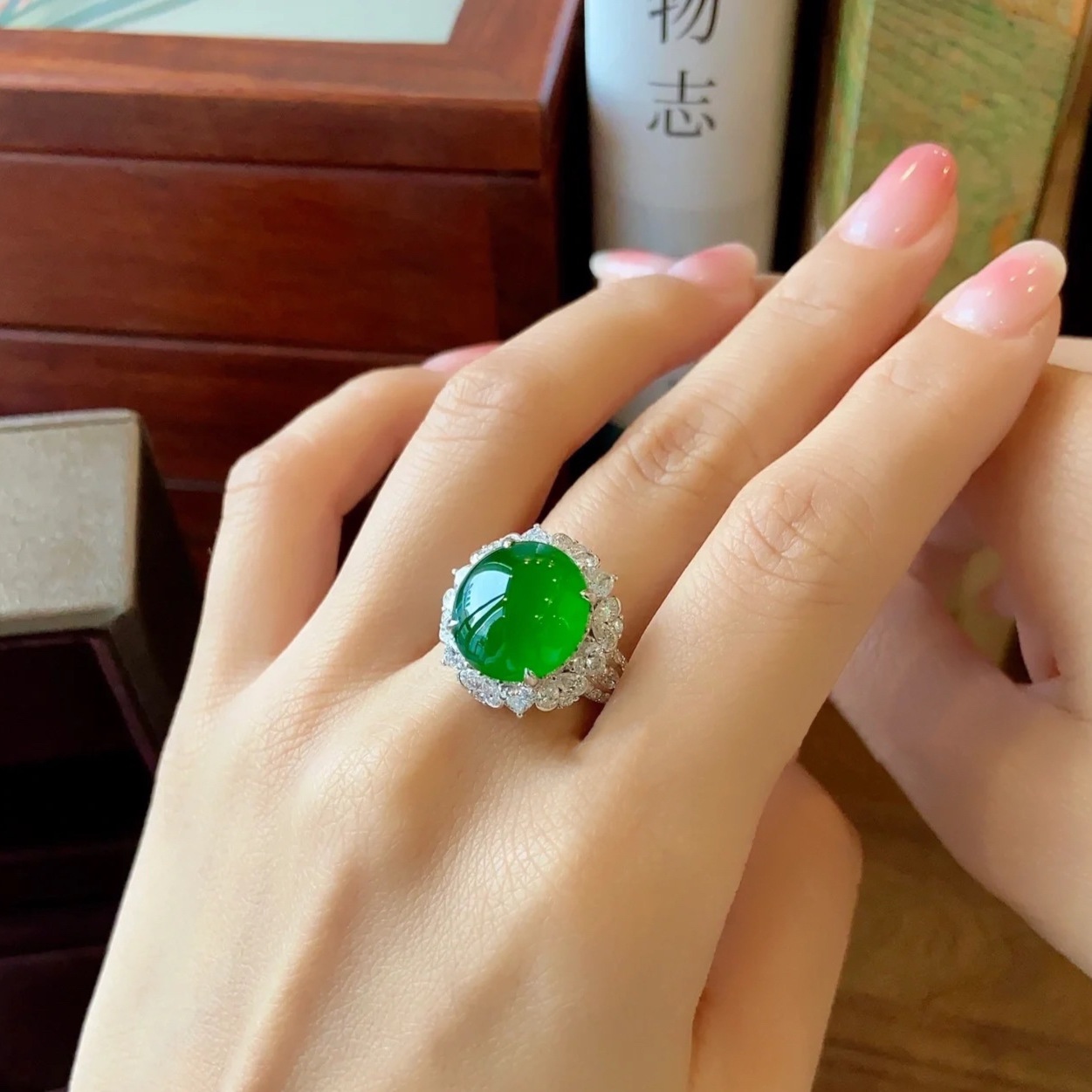 天然冰种满阳绿翡翠蛋面戒指18k金镶嵌缅甸a货帝王绿戒指环女款