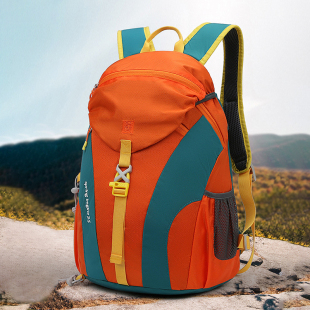 户外登山包2025新款骑行徒步旅游轻便防水休闲双肩包男女运动背包