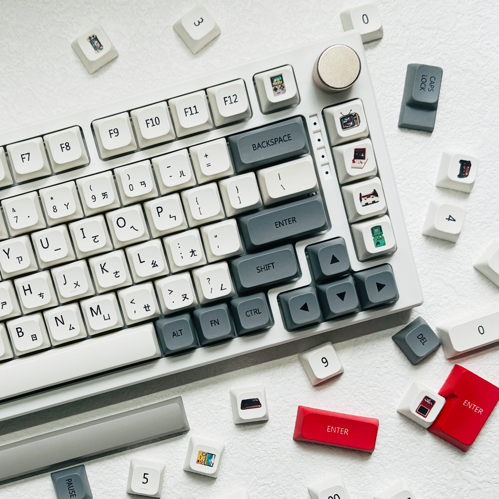 XDA 복고풍 빨간색과 흰색 게임 콘솔 키캡 PBT 5면 승화 기계식 키보드 캡은 다양한 언어로 사용자 정의 가능