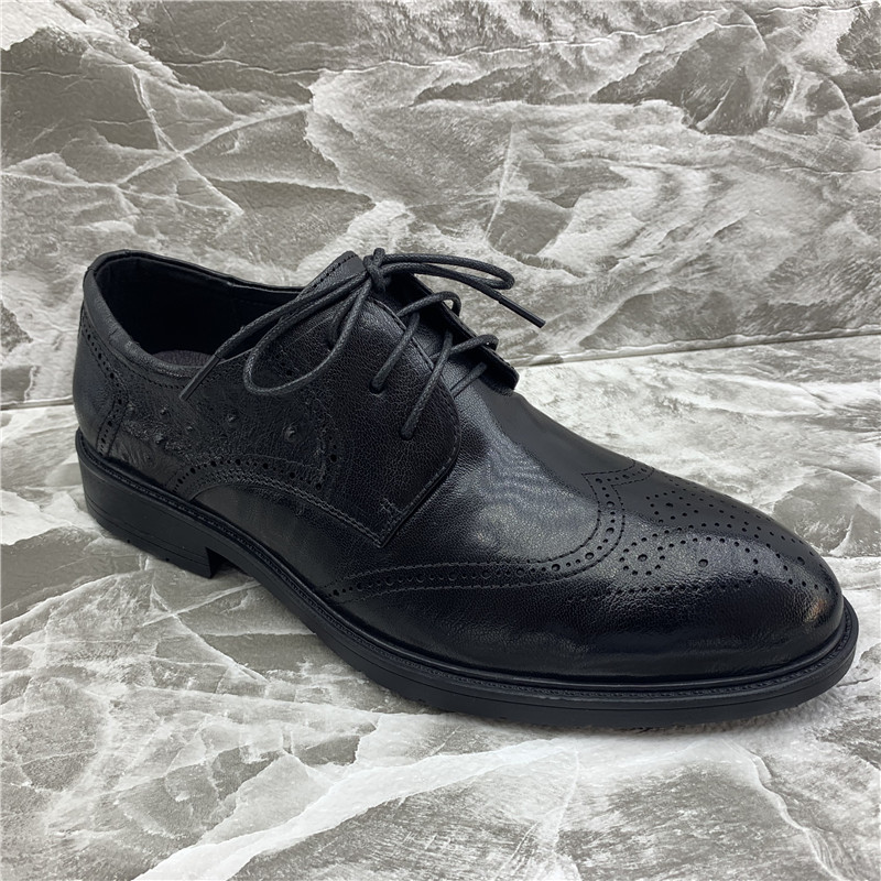 布洛克秋季雕花低帮商务风正装鞋