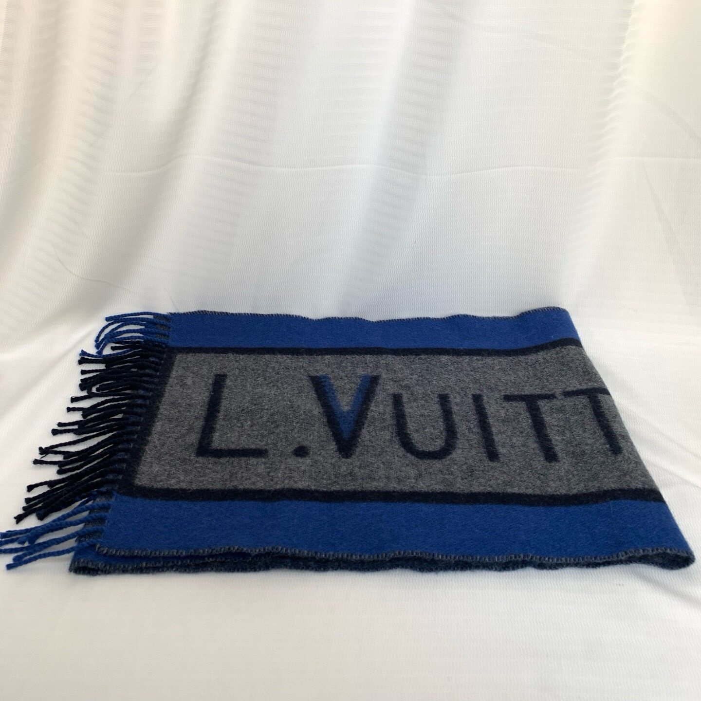 lv 蓝色羊绒围巾