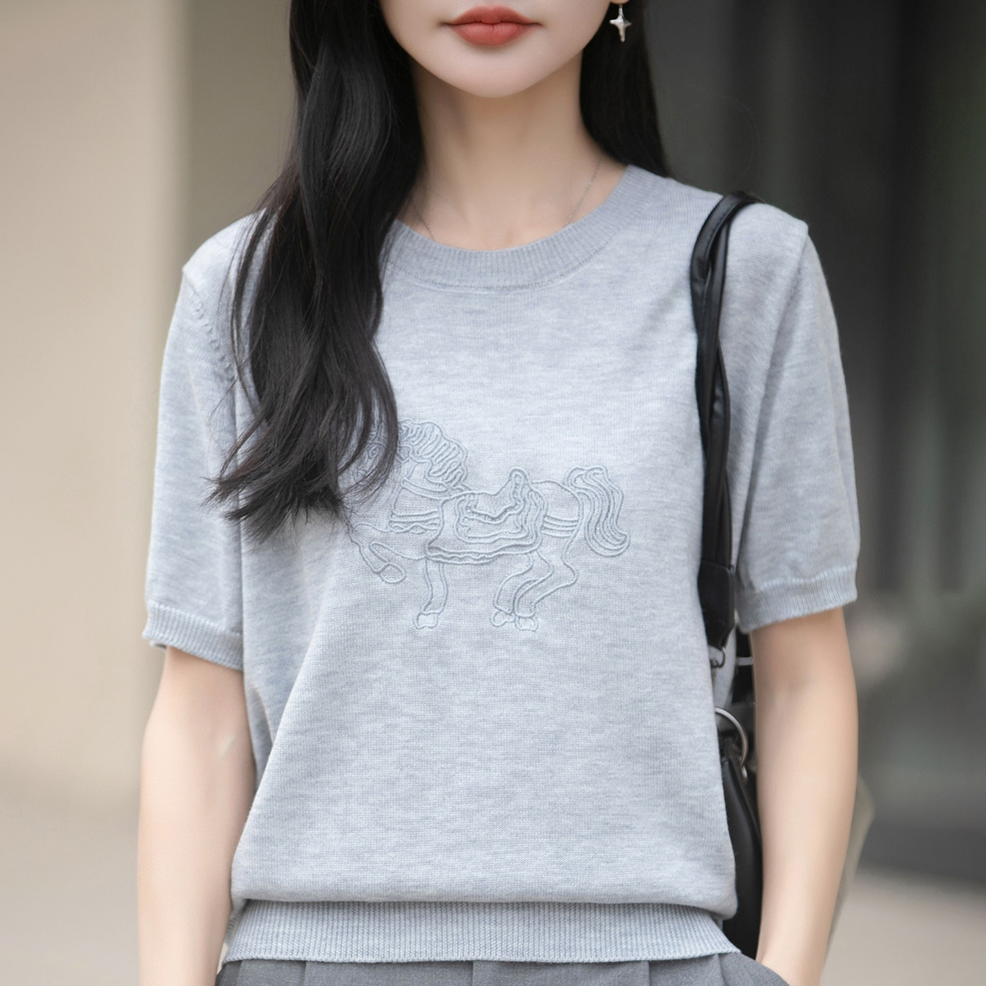 新款刺绣纯色针织短袖t恤女夏季薄款冰丝针织衫大码女装上衣