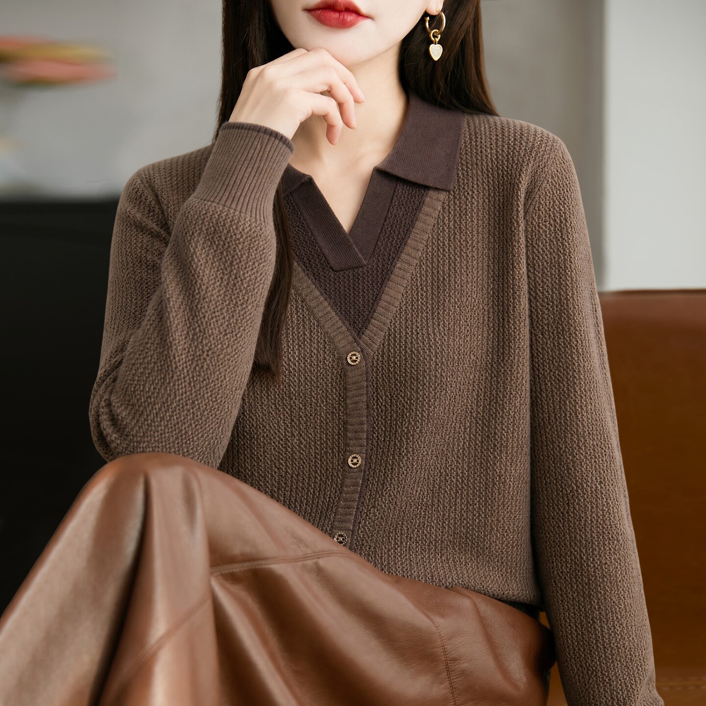 新款V领假两件秋季大码针织打底衫女洋气中老年女装上衣毛衣