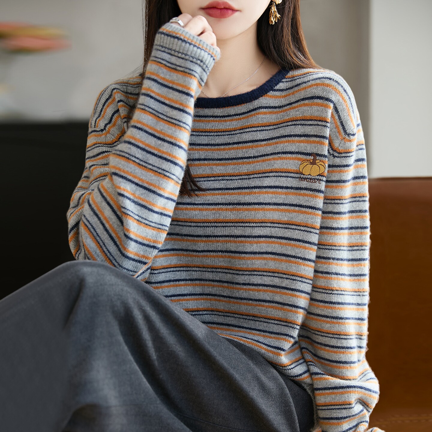 时尚条纹南瓜刺绣针织打底衫女新款洋气大码女装上衣秋冬毛衣