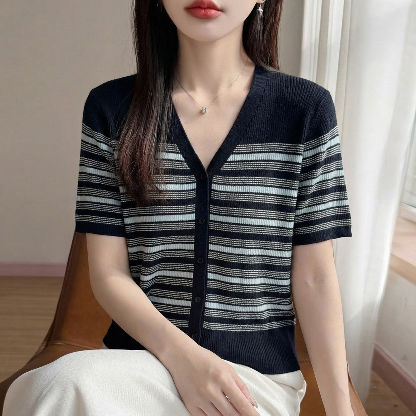 拉夏贝尔 V领条纹针织短袖t恤女夏季薄款冰丝针织衫大码女装上衣