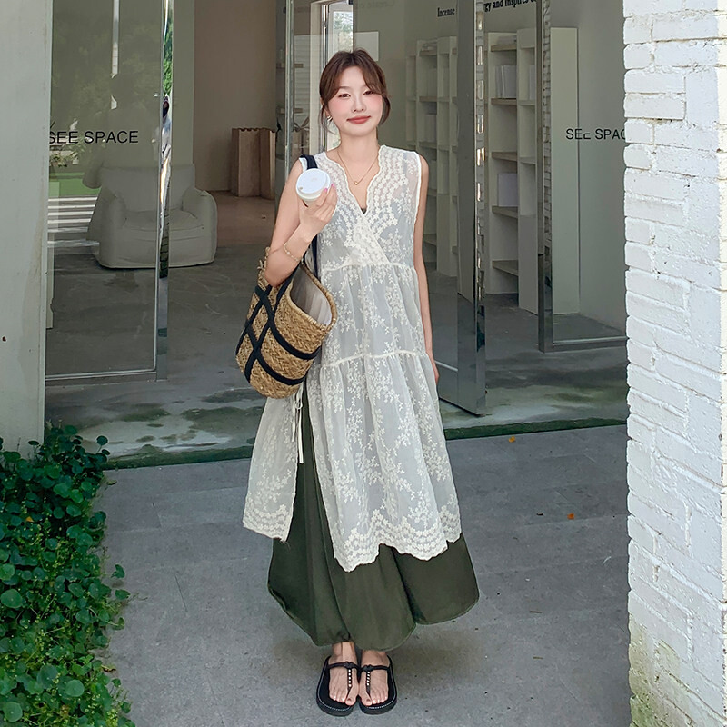 森系 V 领蕾丝背心连衣裙女夏季钩花叠穿罩衫吊带大摆裙两件套