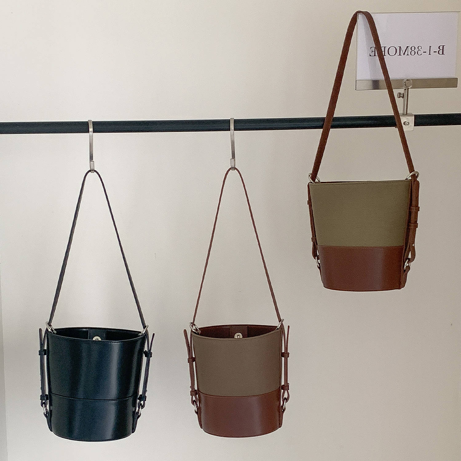 2025新款时尚休闲复古水桶包女