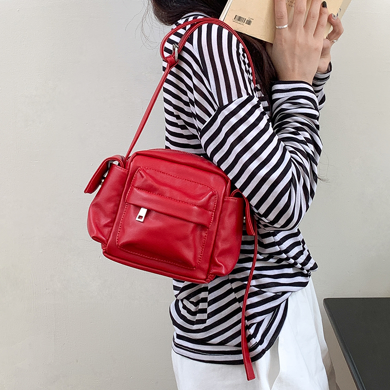 单肩斜挎小方包韩国小众软皮质感