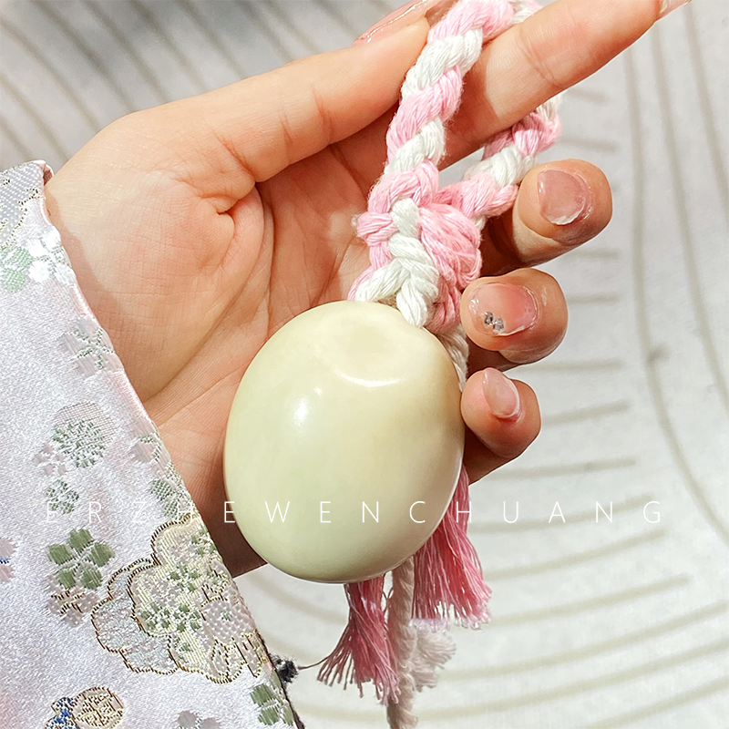 一者菩提象牙果去皮手把件