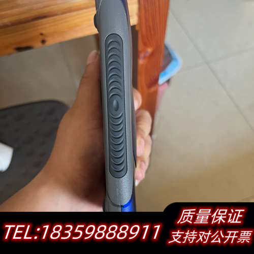 iomega+zip250，单机无配件，个小角破损了，没法.询价