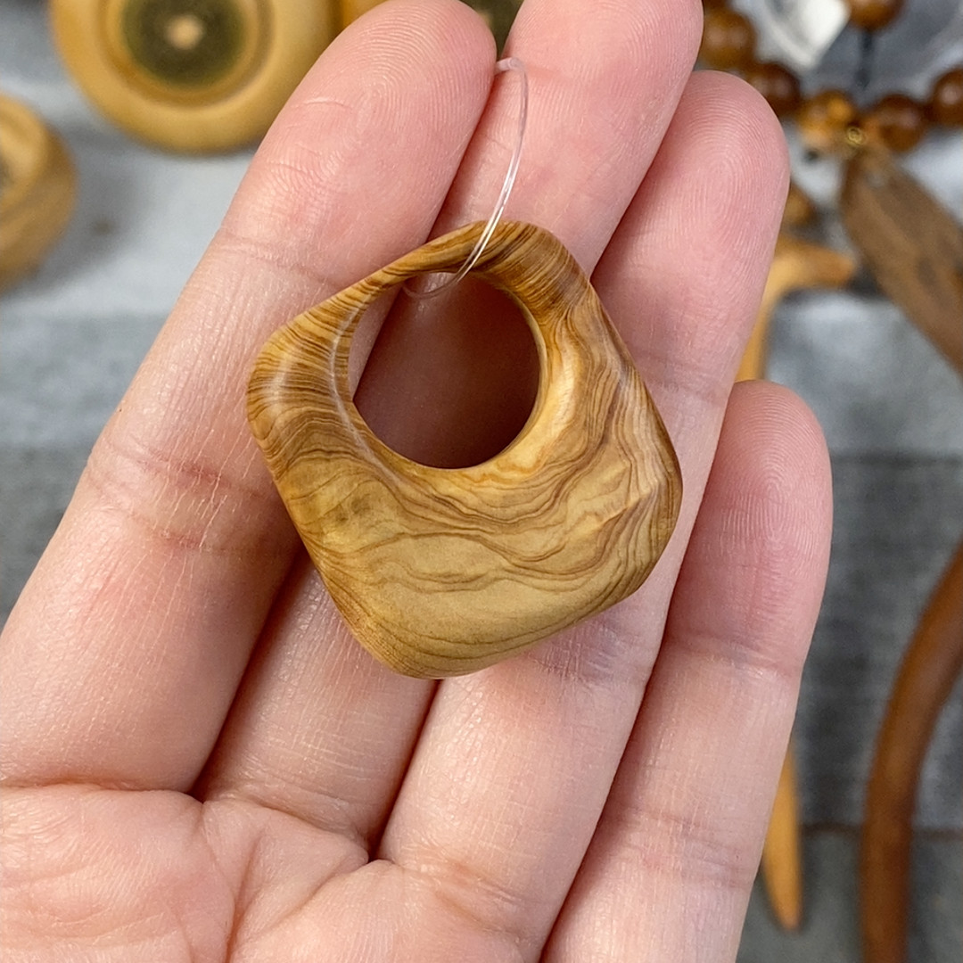 北太行水波闪电崖柏樱子瘤同料方中带圆吊坠