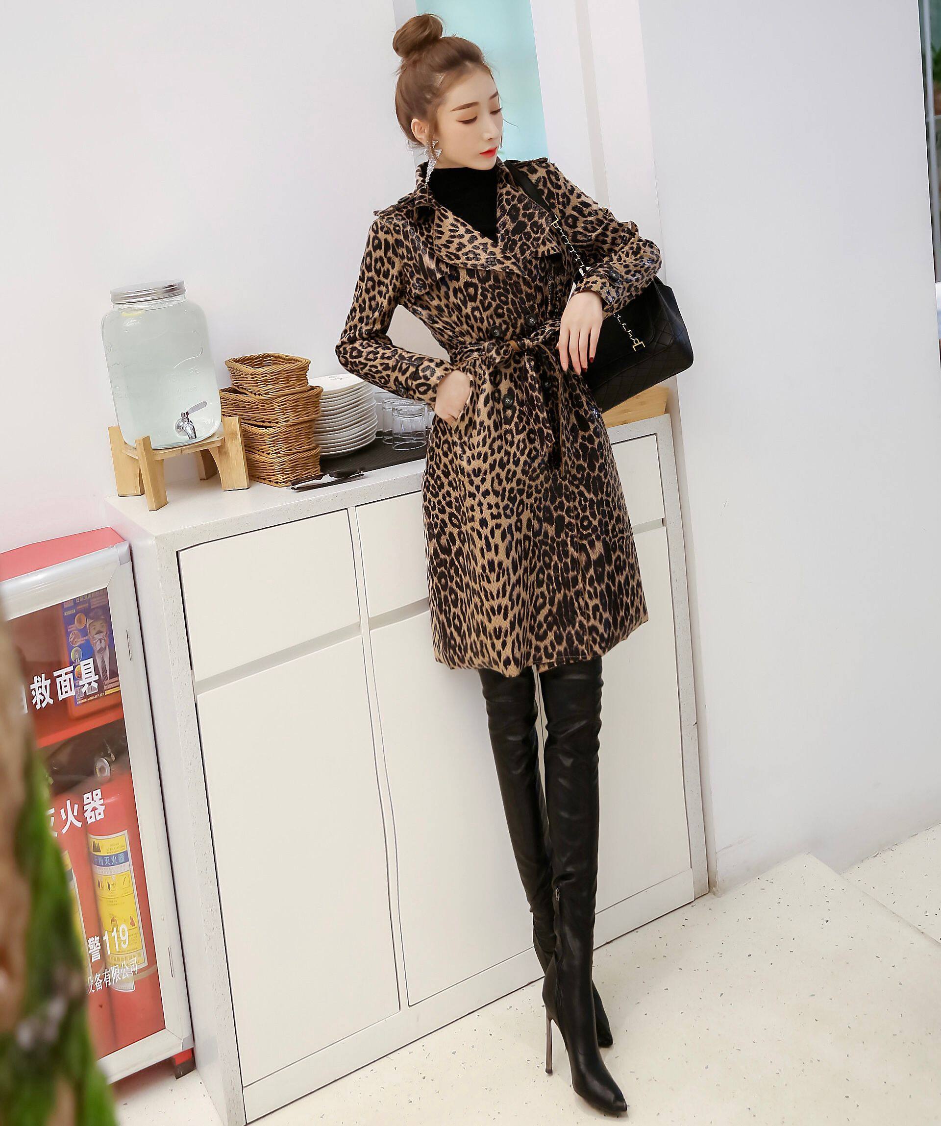 实拍现货洋气豹纹风衣女及膝款2022秋冬新款流行时尚显瘦长袖外套