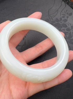 新疆和田玉羊脂白玉手镯莲花戏鱼镯轮胎油润细腻泥鳅背