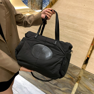 2022秋冬新款女包复古韩版单肩休闲羽绒包斜跨太空棉服潮女士大包