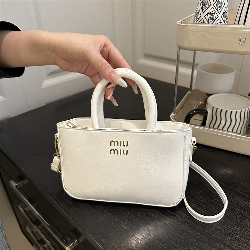 新款时尚手提单肩斜挎包小方包潮