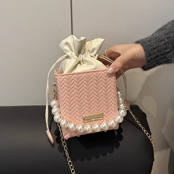 韩版珍珠手提包包女2025冬季新款单肩斜挎包编织时尚洋气水桶包潮