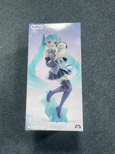 日版现货 FURYU 初音未来 SIROTAN×Hatsune 海豹公式服 景品手办